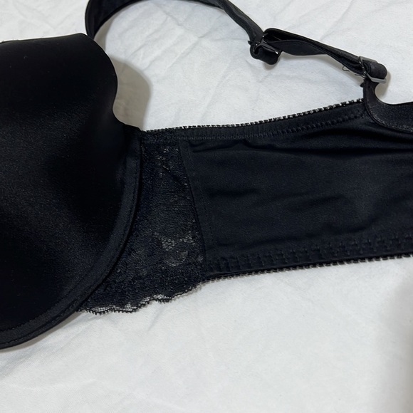 Bundle of 38D Bras - Picture 3 of 9